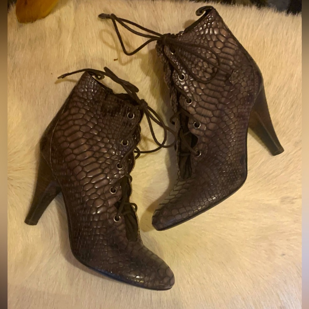 Donald J Pliner Crocodile snake dragon leather heels!